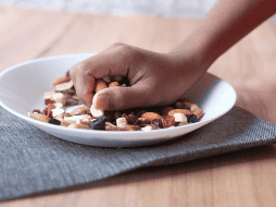 Consumidas con moderación y como parte de un estilo de vida saludable, las almendras representan una alternativa nutritiva que puede contribuir a mejorar el control de la glucosa y ofrecer múltiples beneficios para la salud general. CANVA