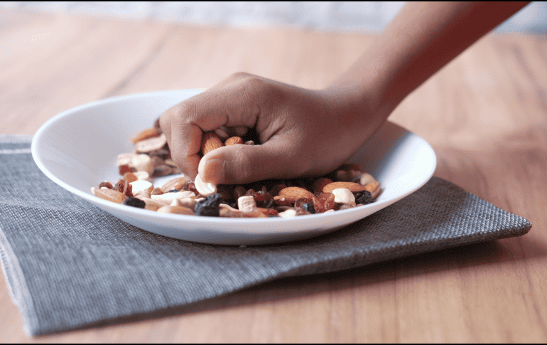 Consumidas con moderación y como parte de un estilo de vida saludable, las almendras representan una alternativa nutritiva que puede contribuir a mejorar el control de la glucosa y ofrecer múltiples beneficios para la salud general. CANVA