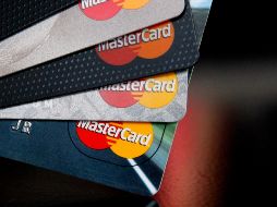 El SAT no impone un límite al saldo de las tarjetas de débito, pero las leyes bancarias sí clasifican las cuentas por niveles. AP/Archivo