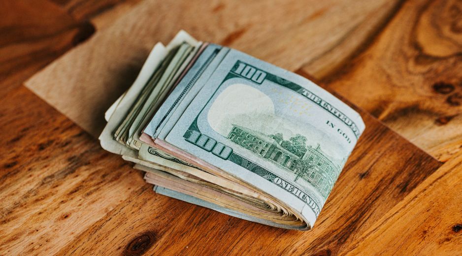 Este miércoles 29 de julio el Banco de México (Banxico) estableció el tipo de cambio FIX en 17.4312 pesos. UNSPLASH / N. DUMLAO