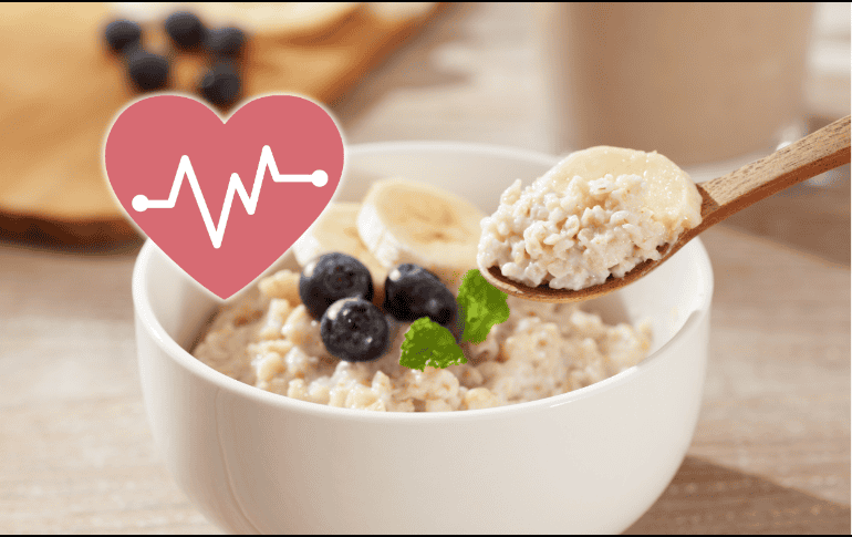 Descubre los efectos de comer todos los días avena. Aunque beneficia la digestión, su contenido mineral exige precaución para la salud renal y los riñones. ESPECIAL/Canva