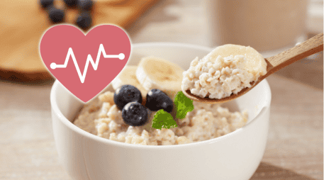 Descubre los efectos de comer todos los días avena. Aunque beneficia la digestión, su contenido mineral exige precaución para la salud renal y los riñones. ESPECIAL/Canva