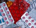 Conocer el significado de los tonos y materiales en los empaques farmacéuticos evita errores al organizar las dosis. UNSPLASH /  V. Hryshchenko