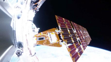La nave robótica LINK buscará capturar el Swift con sus tres brazos robóticos e iniciar la elevación de su órbita. EFE / KATALYST SPACE