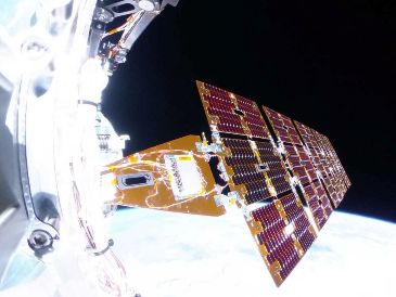 La nave robótica LINK buscará capturar el Swift con sus tres brazos robóticos e iniciar la elevación de su órbita. EFE / KATALYST SPACE