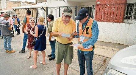 El SIAPA prevé aplicar en agosto los primeros descuentos de 80% en los recibos de usuarios afectados por el suministro de agua sucia. El apoyo será automático, una vez que la CEDH emita el dictamen correspondiente. Únicamente beneficiará a quienes no tengan adeudos. ESPECIAL