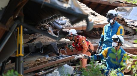 Más de 48 horas después del temblor, las operaciones de búsqueda y rescate de supervivientes continúan. EFE/EPA/JIJI PRESS JAPÓN