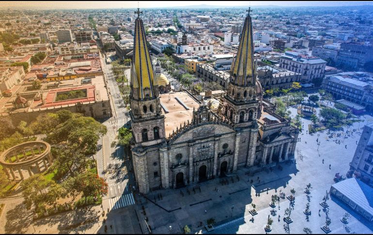 Las temperaturas en el AMG oscilarán entre una mínima de 17°C durante las primeras horas de la mañana y una máxima que alcanzará los 28°C a 29°C alrededor de las 15:00 horas. ESPECIAL / EL INFORMADOR y CANVA