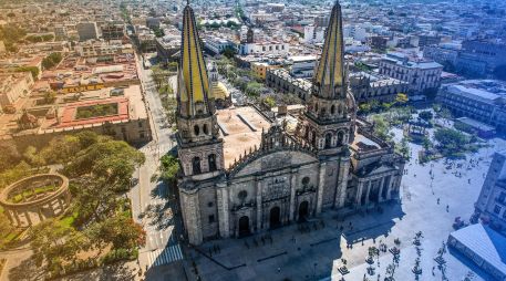 Las temperaturas en el AMG oscilarán entre una mínima de 17°C durante las primeras horas de la mañana y una máxima que alcanzará los 28°C a 29°C alrededor de las 15:00 horas. ESPECIAL / EL INFORMADOR y CANVA