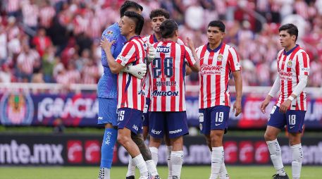 Chivas confirmó de manera oficial que el jugador sufrió una molestia en el sóleo inmediatamente después del debut en el torneo local. IMAGO7 / ARCHIVO
