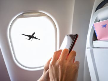 Las ventanillas de un avión no están formadas por un solo cristal. INFORMADOR / UNSPLASH