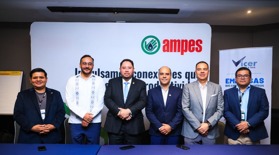 Ricardo Quiroz, presidente de AMPES (c) durante la inauguración de Expogas Guadalajara 2026. EL INFORMADOR/J. Acosta
