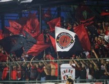 Atlas recibió el respaldo de cerca de dos mil aficionados en el tradicional Banderazo previo a su debut como local en el Apertura 2026. EL INFORMADOR/ J. ACOSTA.