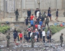 Los migrantes detenidos en la frontera fueron llevados al interior de Marruecos, lejos de Ceuta, pero la gente sigue llegando. EFE / R. Dris