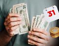 No olvides que la cotización del dólar se actualiza a lo largo del día, por lo que el precio de compra y venta podría ser diferente en las ventanillas de las sucursales. ESPECIAL / CANVA