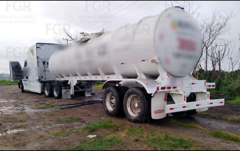 El combustible fue localizado por elementos de la Guardia Nacional en el poblado El Rosario. FISCALÍA GENERAL DE LA REPÚBLICA