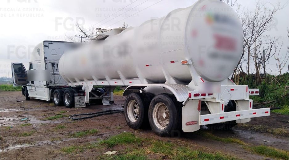 El combustible fue localizado por elementos de la Guardia Nacional en el poblado El Rosario. FISCALÍA GENERAL DE LA REPÚBLICA