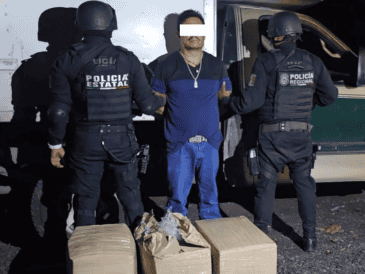 La dependencia señaló que el peso total del aseguramiento fue cercano a los 30 kilogramos de la aparente droga. ESPECIAL