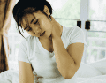 El cortisol alto afecta gravemente la salud física y mental. Identificar sus causas, desde el estrés crónico hasta el Síndrome de Cushing, permite aplicar tratamientos efectivos y mejorar la calidad de vida. CANVA