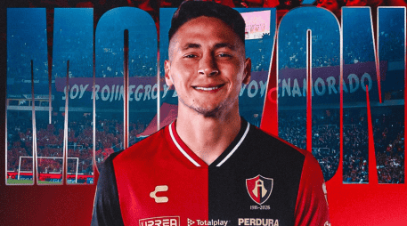 Durante la presente temporada, el atacante recuperó protagonismo con Vélez y respondió con seis goles en competencias locales, rendimiento que despertó el interés del Atlas durante el actual mercado de transferencias. X / @CLMerlo