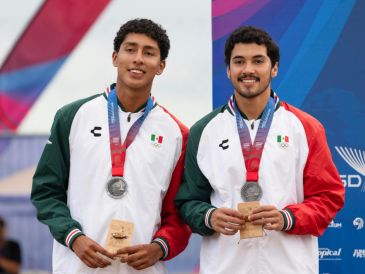 La dupla masculina conformada por Carlos Ayala y Antonio Vargas avanzó a la final tras ganar la semifinal, aunque cayó ante Cuba en la disputa por el oro.  EFE/ O. Barría