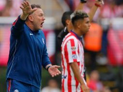 Milito fue claro y aseguró más que un punto sumado, Chivas dejó escapar dos unidades. EFE/F. Guasco
