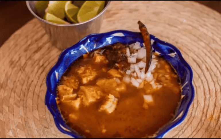 El valor nutricional de su desayuno no se limita únicamente a la carne, sino que notará cómo se enriquece con los elementos que componen el caldo. FACEBOOK / Menudería Lulú