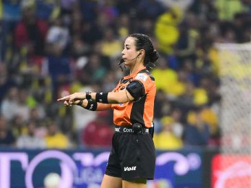 Las redes sociales se posicionaron ante el desempeño de Katia Itzel al señalar al menos dos penales omitidos y una tarjeta roja perdonada. Imago7 / ARCHIVO
