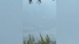 Helicópteros antiincendios chocan mientras combatían un incendio en Grecia