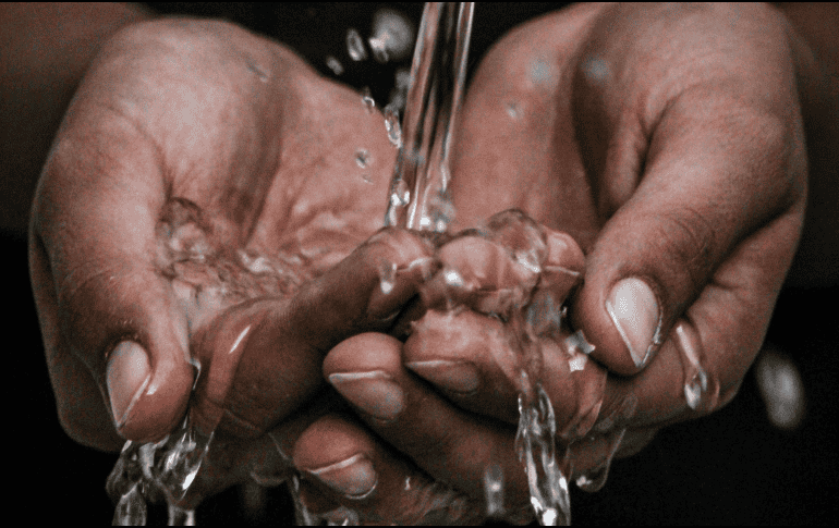 el Sistema Intermunicipal de los Servicios de Agua Potable y Alcantarillado (SIAPA) continúa expandiendo su programa de potabilizadoras móviles. UNSPLASH / M. PHOTOGRAPHY