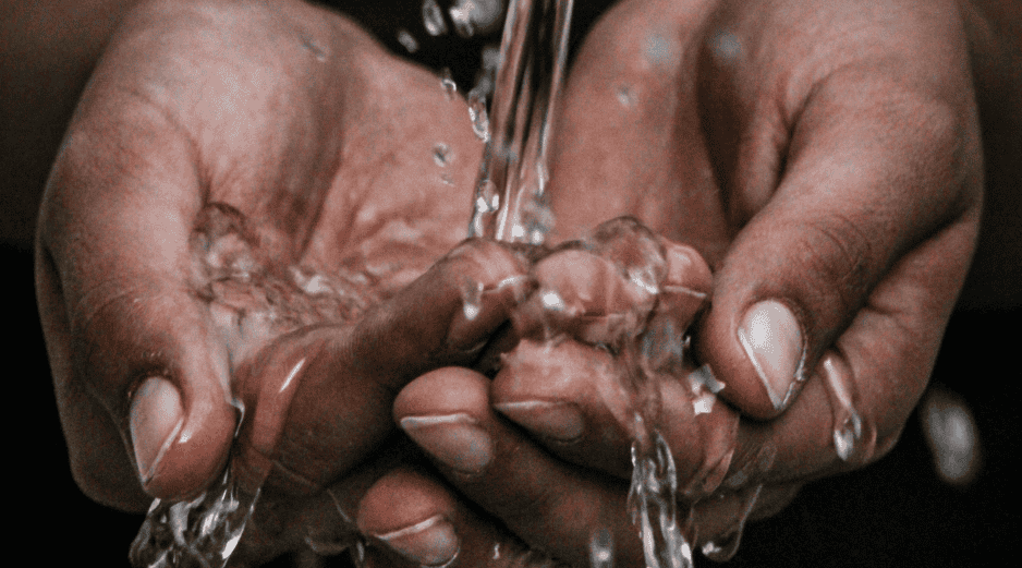el Sistema Intermunicipal de los Servicios de Agua Potable y Alcantarillado (SIAPA) continúa expandiendo su programa de potabilizadoras móviles. UNSPLASH / M. PHOTOGRAPHY