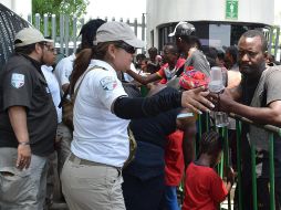 Hasta la noche del sábado, las autoridades federales no han informado sobre si existen personas lesionadas y la situación del proceso de deportación. EFE/ J. Torres