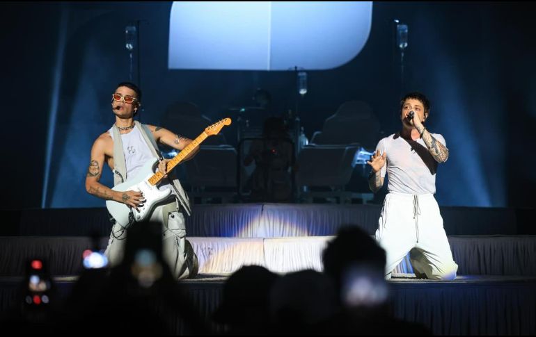 Cada canción fue replicada en las voces de los miles de fanáticos que bailaban, gritaban, y se reían de las ocurrencias de los argentinos. EL INFORMADOR/ J. ACOSTA.
