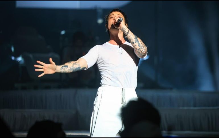 Cada canción fue replicada en las voces de los miles de fanáticos que bailaban, gritaban, y se reían de las ocurrencias de los argentinos. EL INFORMADOR/ J. ACOSTA.