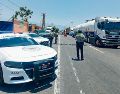 La reducción de carriles por las obras de ampliación de la autopista Manzanillo-Colima provoca largas filas de tráileres y vehículos particulares prácticamente todos los días, lo que retrasa el traslado de mercancías y complica la movilidad de miles de usuarios. ESPECIAL