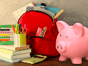 Estas rebajas aplican en marcas reconocidas y productos básicos de alta demanda, permitiendo que los estudiantes regresen a las aulas con todo lo necesario sin endeudar a sus familias. ESPECIAL / CANVA