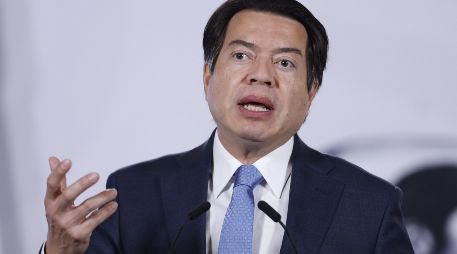 El titular de la SEP, Mario Delgado, afirmó que el uso constante de celulares es un grave problema de salud pública, por lo que se necesitan acciones que antepongan el bienestar de las infancias y juventudes. EFE / S. Gutiérrez