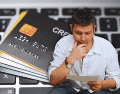 Financiar el estilo de vida cotidiano con deuda es el camino más rápido hacia la insolvencia financiera. ESPECIAL / CANVA