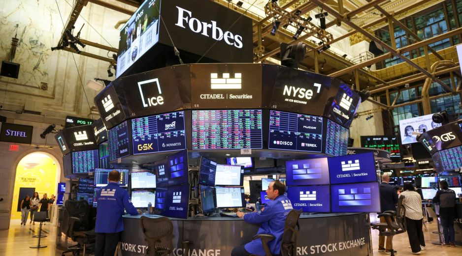 Este lunes destacaron los sólidos avances de firmas como Amazon, Meta, Nvidia, Alphabet y Microsoft. EFE/S. Yenesel