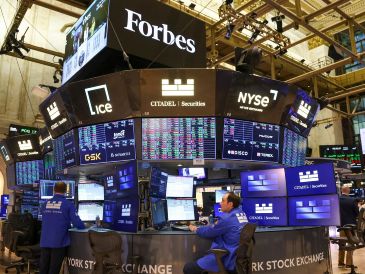 Este lunes destacaron los sólidos avances de firmas como Amazon, Meta, Nvidia, Alphabet y Microsoft. EFE/S. Yenesel