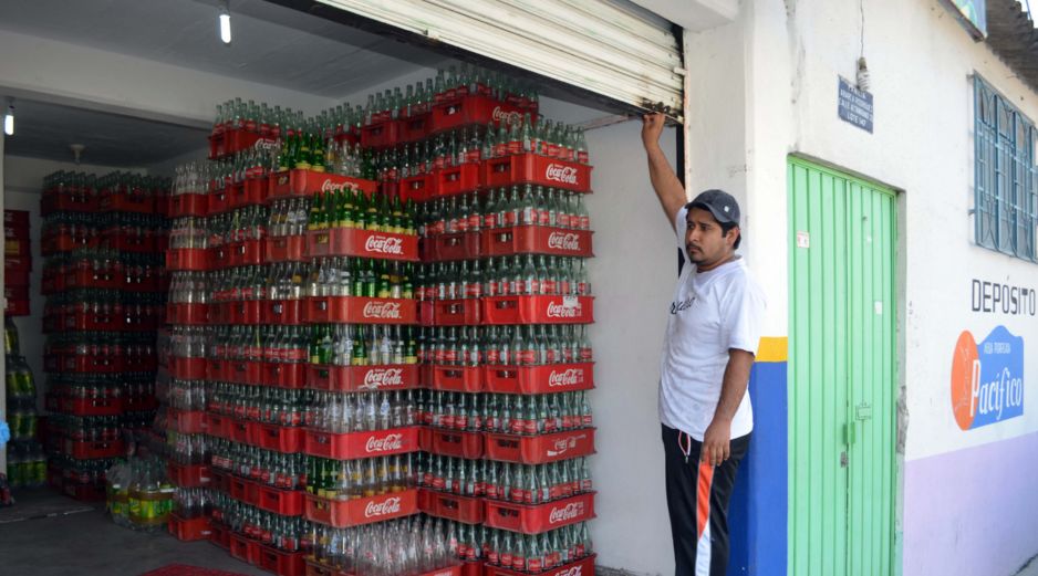El aumento, señalan, se debe al encarecimiento de insumos para la producción de las bebidas. AP/ARCHIVO