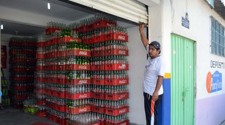 El aumento, señalan, se debe al encarecimiento de insumos para la producción de las bebidas. AP/ARCHIVO