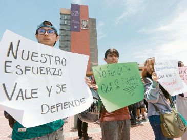 Estudiantes exigen transparencia a la UNAM antes de la aplicación de la prueba presencial. EFE