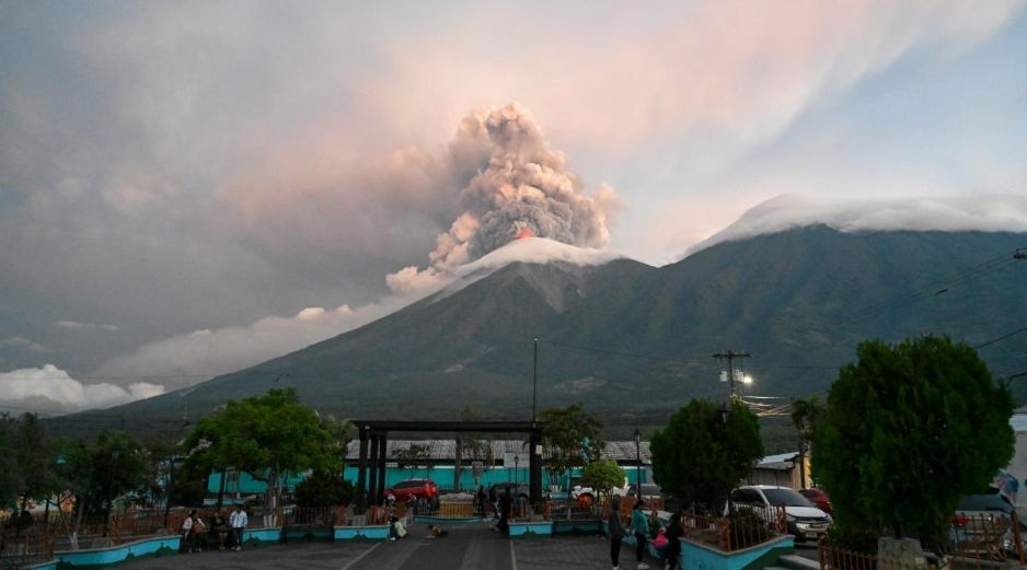 Las autoridades de Guatemala declararon alerta de máxima peligrosidad en las zonas afectadas por la erupción del volcán de Fuego, a 35 km de la capital del país. AFP / J. Ordóñez