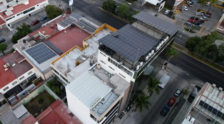 La adopción de energía solar brinda independencia económica y protege el entorno, mientras los arquitectos innovan para integrar estos sistemas con estética y eficiencia. EL INFORMADOR / ARCHIVO