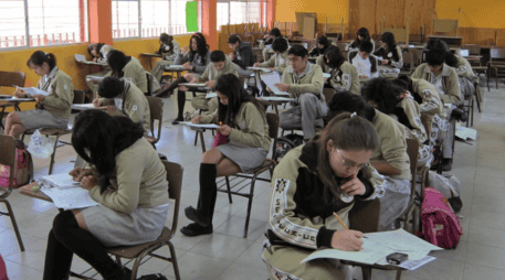 Algunas familias no están conformes con el resultado del sorteo de las secundarias a las que deben de asistir sus hijos. ESPECIAL / SEP