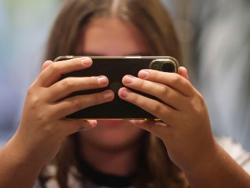 El centro del debate debe ser el diseño de una política que promueva un uso equilibrado de las tecnologías digitales. EFE / J. García.