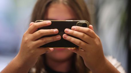 El centro del debate debe ser el diseño de una política que promueva un uso equilibrado de las tecnologías digitales. EFE / J. García.