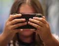 El centro del debate debe ser el diseño de una política que promueva un uso equilibrado de las tecnologías digitales. EFE / J. García.