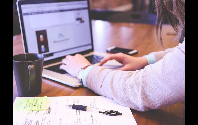 Descubre los precios oficiales, los requisitos del SAT y la SEP, y cómo realizar el proceso en línea de forma segura. ESPECIAL/PIXABAY